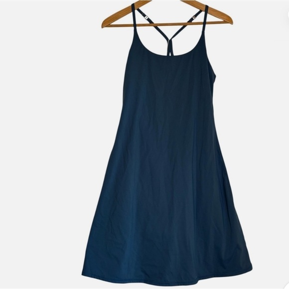 HALARA Dresses & Skirts - Halara Activewear Sport Dress Built in Short Sm Athliesure